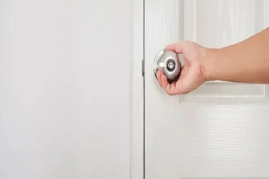 Spiritual Meaning of Hearing a Door Open